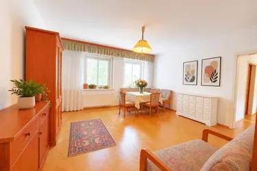 Ruhelage &amp; flexible Aufteilung: WG-taugliche Wohnung mit 2 Balkonen und 2 Badezimmern