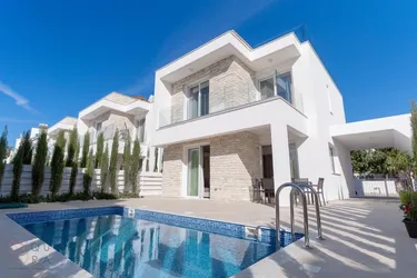 Mediterrane Vision – Villa Nr. 9 mit Privatem Pool &amp; Ausblick zum Verlieben