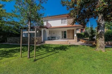 Elegante Villa in exklusiver Lage – nur ca. 500 Meter vom Meer entfernt