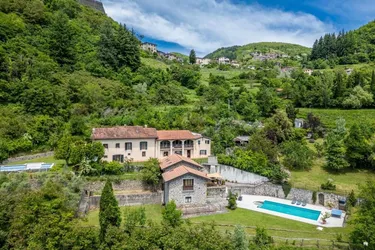 Charmantes Anwesen mit mehreren Wohneinheiten und Panoramablick in der Garfagnana
