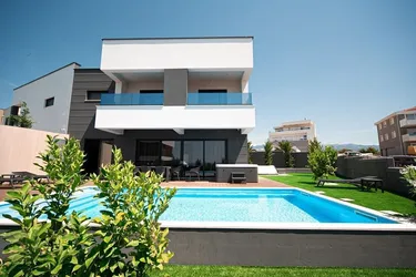 Exklusive 5-Sterne-Luxusvilla mit beheiztem Pool, Smart-Home-System und Meerblick in Novalja