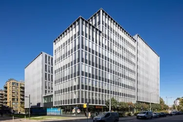 1030! VIE Bürogebäude: BÜRO mit riesiger 100 m² Terrasse zur Vermietung! Teilbar!