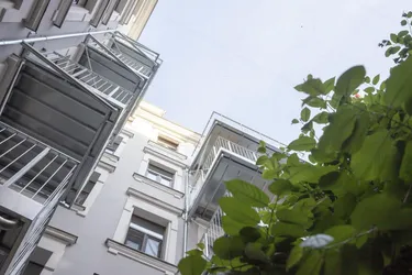 Hell. Großzügig. Charmant – Frisch sanierte 3-Zimmer-Wohnung mit Balkon