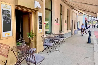 Kleine Bar mit Garten gegenüber dem Naschmarkt