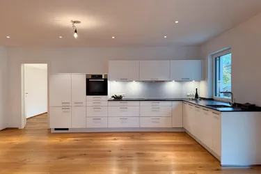 Ihr Wohlfühl-Zuhause in Niederau – elegante Wohnung mit Designküche und Balkon mit Bergblick