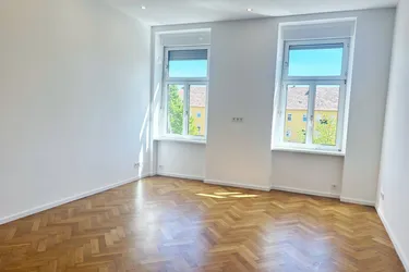 Perfekt für Investoren (WG geeignet) oder zur Eigennutzung: sonnige 4-Zimmer Altbauwohnung mit toller Raumaufteilung - frisch saniert!