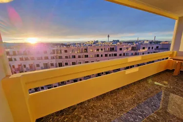 Einziehen &amp; Wohlfühlen: Sanierte 3-Zimmer-Wohnung mit sonniger Loggia, Lift &amp; Fernblick