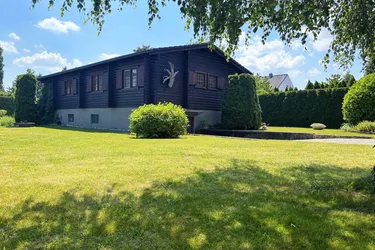 Raum für Ihre Ideen: Bauland-Kerngebiet Handelseinrichtungen - Baugrund mit unterkellertem Ferienhaus (Chalet)