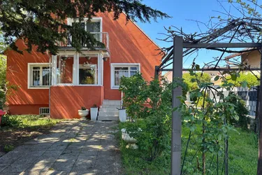 Baugrund mit Altbestand: sanierungsbedürftiges Einfamilienhaus mit viel Potential für neue Ideen - umweltbewusst und nachhaltig sanieren oder neu bauen nach eigenem Geschmack