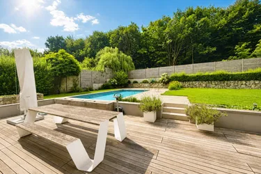 Modernes Einfamilienhaus in traumhafter Grünlage mit Pool, Sauna und exklusiver Ausstattung