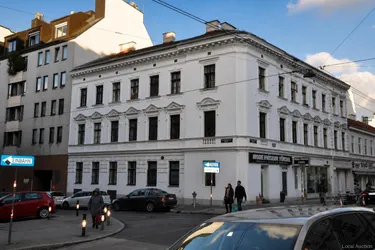 Zinshaus mit Keller und Innenhof