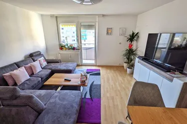 Olympisches Dorf: 4er-WG im 9. Obergeschoss mit Lift, zwei Balkonen &amp; Tiefgaragenabstellplatz