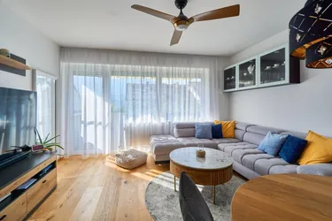 Arzl: Hochwertig sanierte 3-Zimmer-Wohnung mit 2 Balkonen und schöner Aussicht