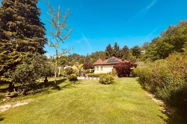 Wohnen in Walding: Bungalow mit Pool, PV Anlage und Wärmepumpe auf großzügigem Grundstück