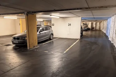 Günstiger Preis: Zwei Garagenstellplätze in unmittelbarer Nähe zum Brunnenmarkt