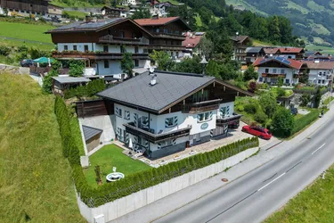 3-Zimmer-Wohnung mit 2 Bädern, Balkon und freiem Talblick in Hippach