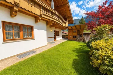 Wohnen wie im Haus: 5 Zimmer, Garten, Terrasse und flexible Nutzung auf zwei Ebenen