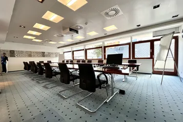 TEILBAR!!! Starten Sie durch im Zentrum von Landeck – moderne Großraumbürofläche zum Mieten