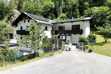 Attraktiver neuer Kaufpreis! Am Eingang des Paznauntals - Saniertes Haus mit Ferienwohnung &amp; Potenzial