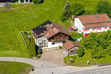 Außergewöhnliches Wohnhaus mit Wellnessbereich und Hallenbad