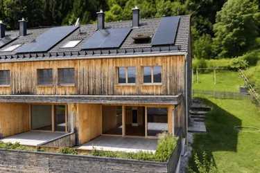 Stilvolles Reihenhaus mit exklusiver Ausstattung und Bergpanorama!