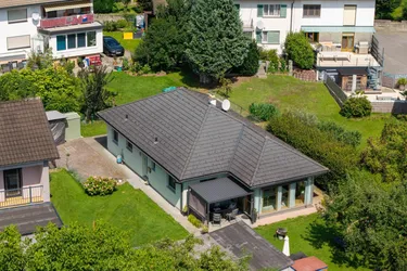 Modernes Wohnen auf einer Ebene – Stilvoller Bungalow mit Garten und Wintergarten in Lustenau!