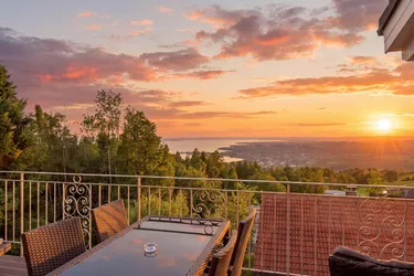 Freiheit mit Weitblick – außergewöhnliches Wohn- und Ferienhaus über drei Etagen am Bodensee!
