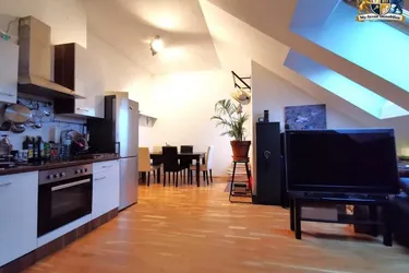 Sehr schöne 3 Zimmer DG Wohnung mit 87m²