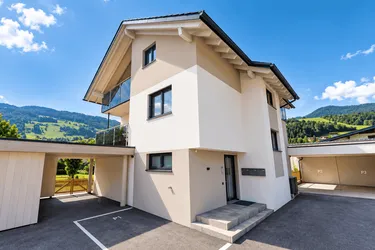 Wertsteigerndes Investment: Modernes Haus mit 3 exklusiven Premium Apartments - 700 Meter von Talstation Planaibahn