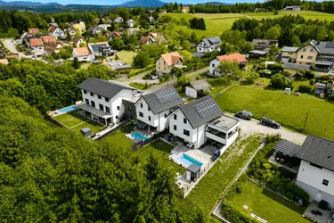 Neuwertige Doppelhaushälfte (Bj. 2022) in Hitzendorf mit Carport, Pool, PV uvm.