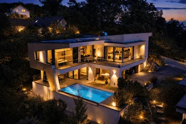 Exklusive Designvilla am Gedersberg - Panorama, Überlaufpool &amp; Premium-Ausstattung und großem Grundstück