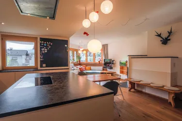 Großzügige Wohnung in Silz mit 2 Balkonen, Kachelofen &amp; 2 TG-Stellplätzen
