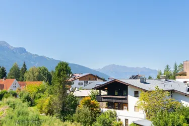 ÈVOLUER - Attraktive Dachgeschoss-Wohnung mit sonnigem Balkon