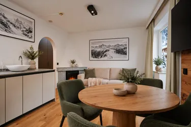 Saalbach: Investment-Studio mit 35 m² Balkon, Pool &amp; Spa | SSR 15