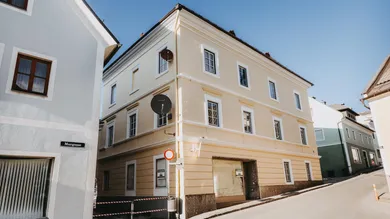 Gegenseite samt Geschäftslokal