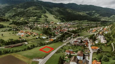 Lage mit Skiberg im Hintergrund