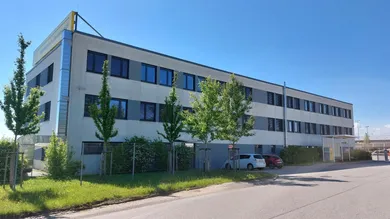 Aussenansicht Strßenseite_Bürogebäude 4511