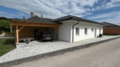 Carport und Abstellraum