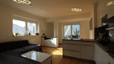 Wohn-Esszimmer mit Küche