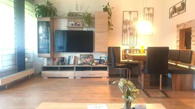 Wohnraum mit Essbereich + Zugang zum Südbalkon
