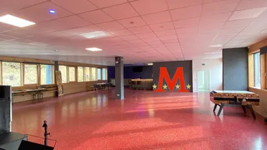 M _ Großraumbu¨ro vorbereitet mit Theke und Ku¨che
