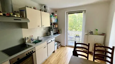 Koch-/Essbereich samt Zugang Balkon