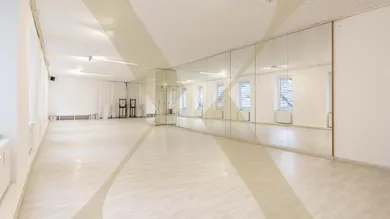 Großraumbüro / Tanzsaal I