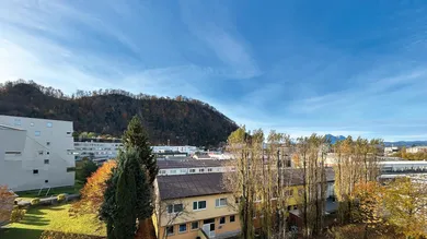 Ausblick von der Loggia auf den Kapuzinerberg