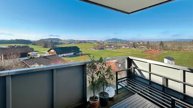 großer Balkon mit traumhaften Weitblick
