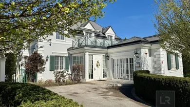Villa Aussenansicht !