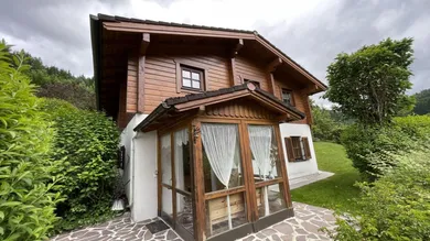 Hausansicht mit Erker
