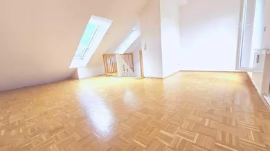 ca. 30m² Galerie mit Zugang zur Terrasse