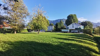Grundstück mit Aussicht in die Berge