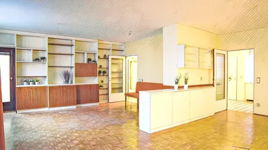 Wohnzimmer - Blick Richtung Vorraum 1+2 & Loggia 2.